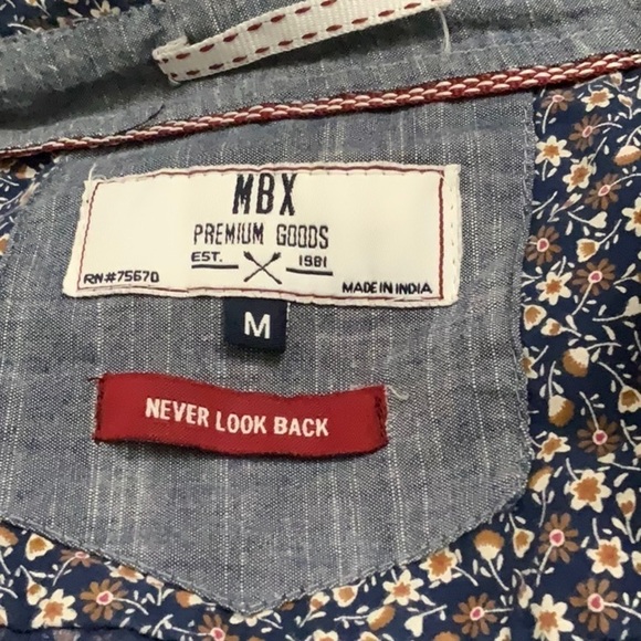 Mbx front buttoned down floral shirt. Size M - Picture 4 of 6